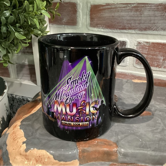 🟣 Smokey Mountain Opry - Music Mansion Collectible Coffee Mug - 2018 - Picture 2 of 9
